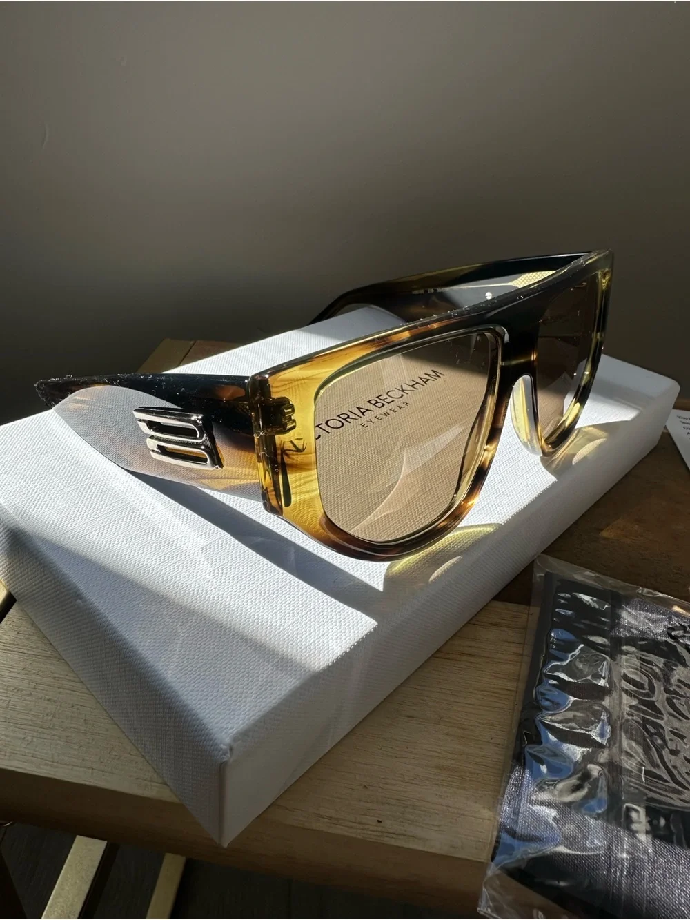 Victoria Beckham Tortoiseshell Sunglasses and Case Box